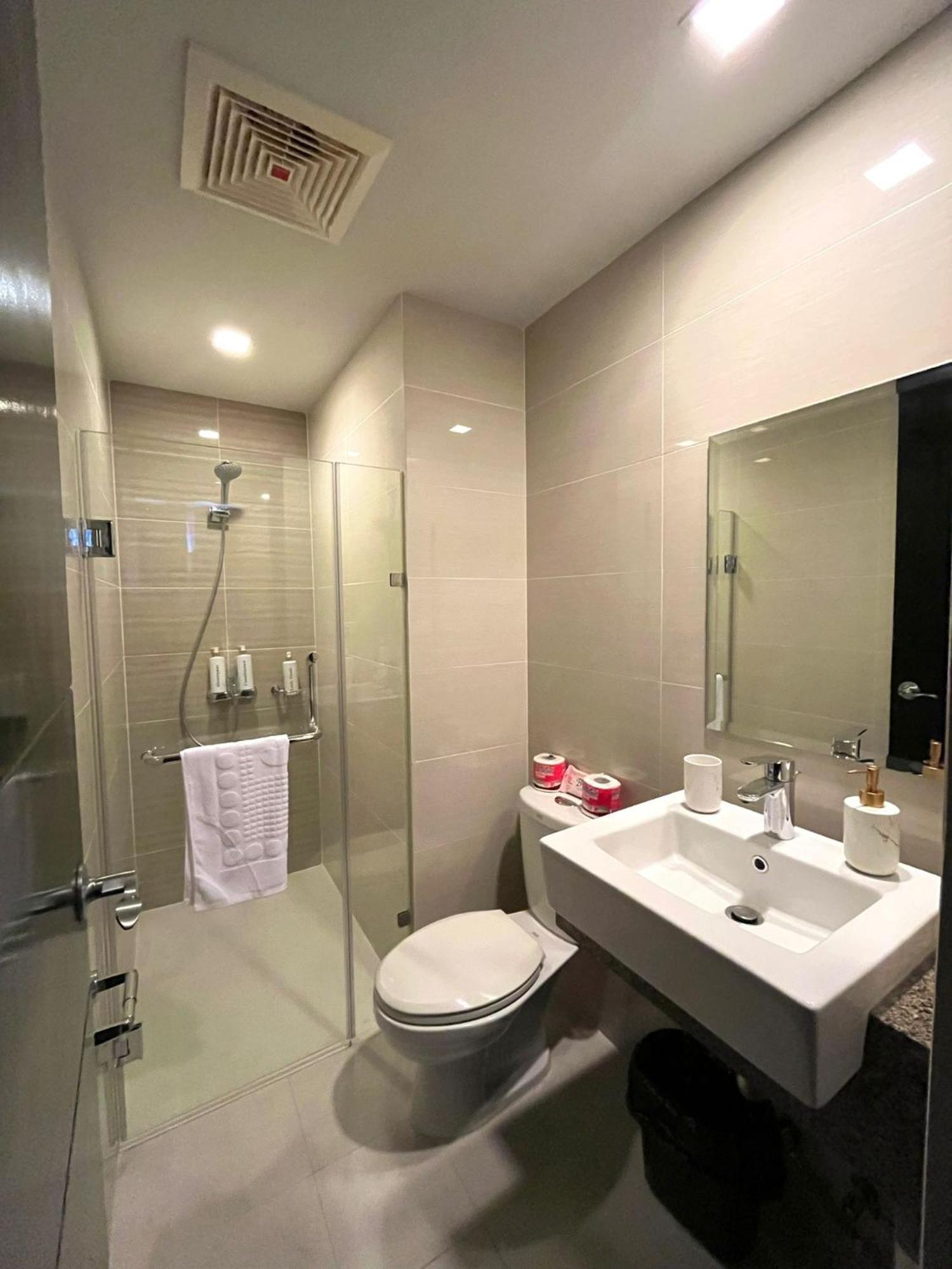 Studio At 81 Newport Boulevard Near Naia With Free Access To All Amenities Up To 2 Pax Manila Exterior foto